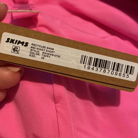 SKIMS Recycled Swim Mid Waist Short Limited Edition - Taffy 3X - Picture 6 of 9